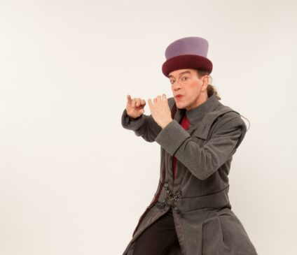 De Rattenvanger van Hamelen tijdens het familietheater in het Muiderslot.