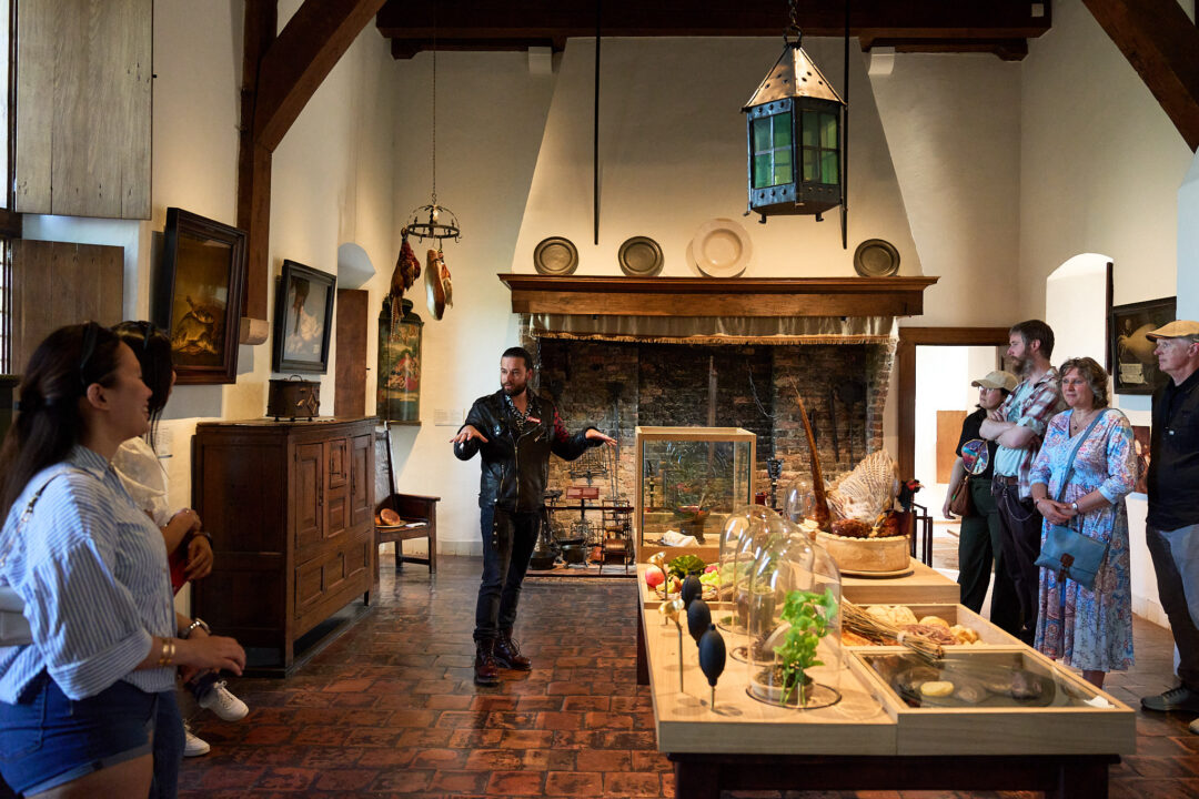Tasting in slotkeuken met bezoekers