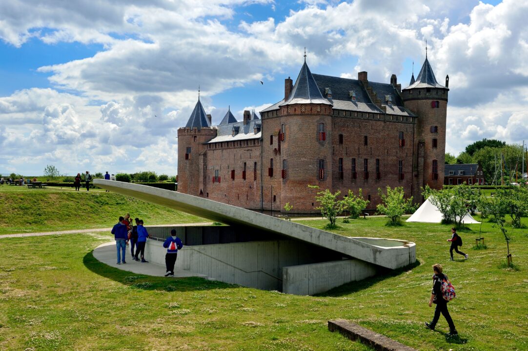 waterschild met kasteel