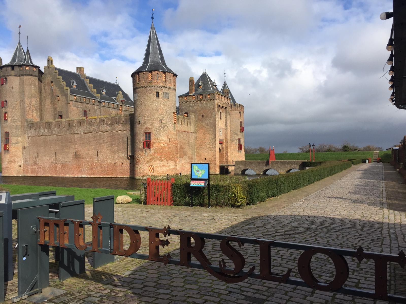 Muiderslot aan de poort